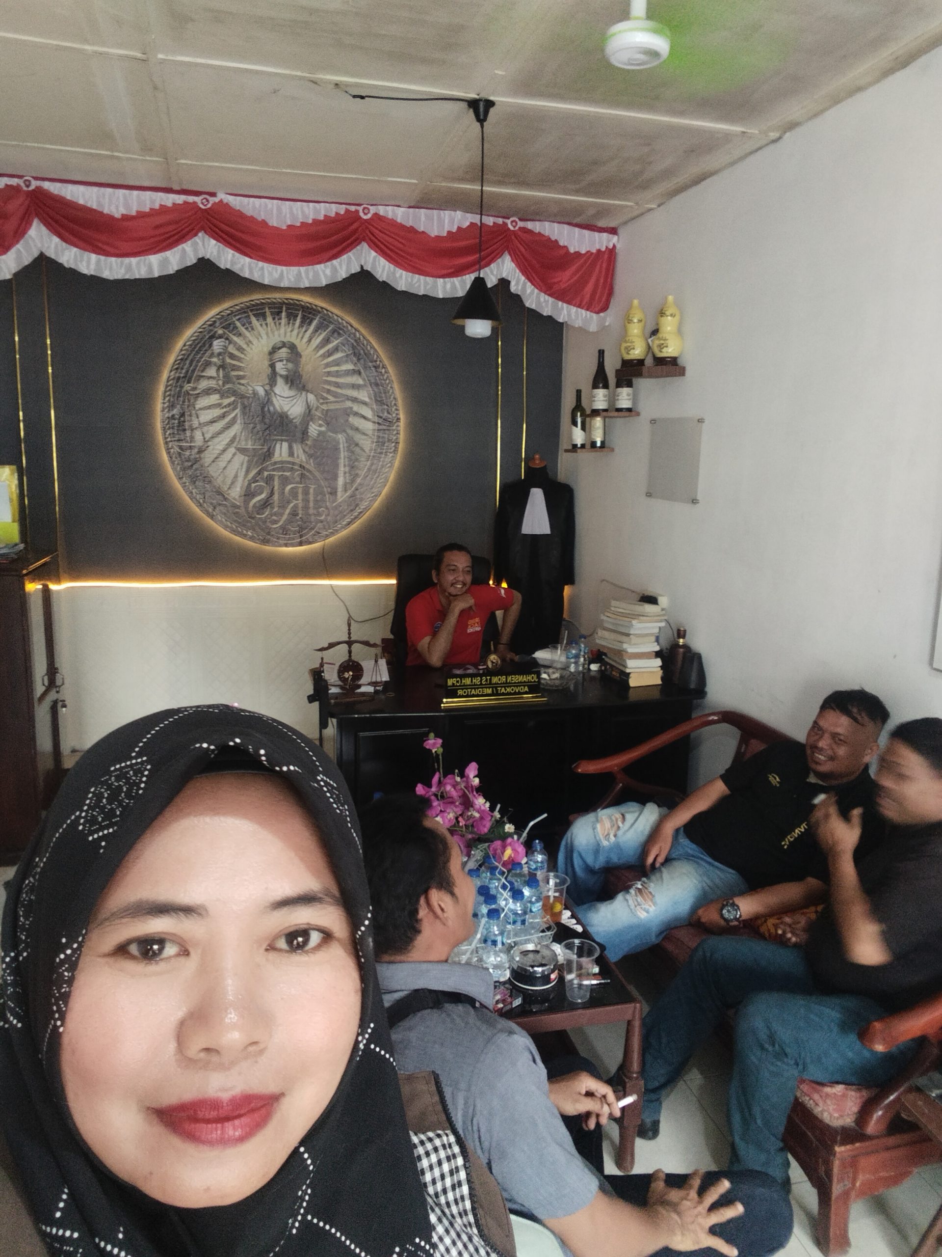 Perkuat Sinergi, Awak Media Jalin Silaturahmi Hangat dengan Advokat Johansen Roni
