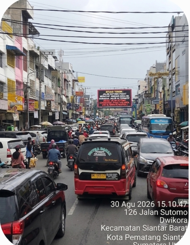 Kemacetan Parah Lumpuhkan Jalan Sutomo Pematang Siantar, Warga Desak Solusi