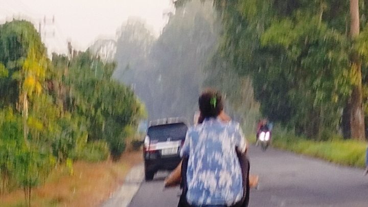 POTRET KEHIDUPAN PENGENDARA WANITA DI JALANAN PEDESAAN Rabu 26 Agustus 2026