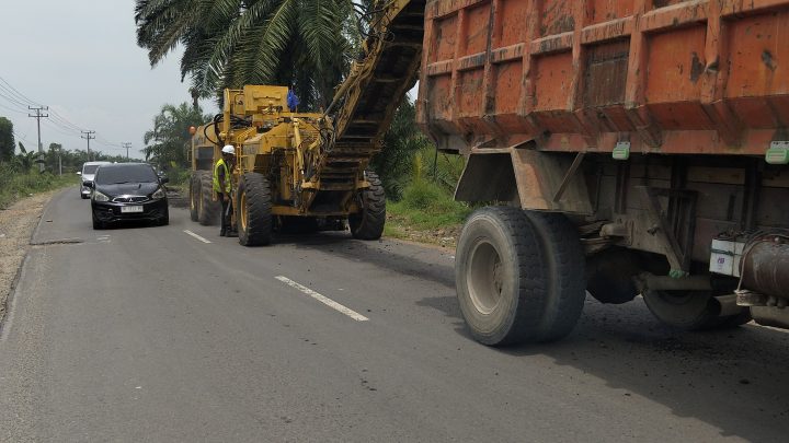 Pematang Bandar: Jalan Mulus Impian Warga Mulai Terwujud dengan Proyek Aspal Skala Besar