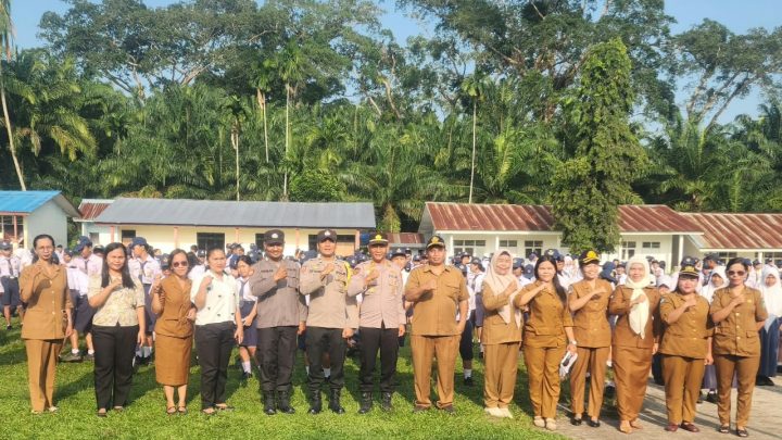IMG-20261019-WA0058 Police Goes to School, Kapolsek Silou Kahean Edukasi Pelajar Bahaya Narkoba, Bullying hingga Balap Liar